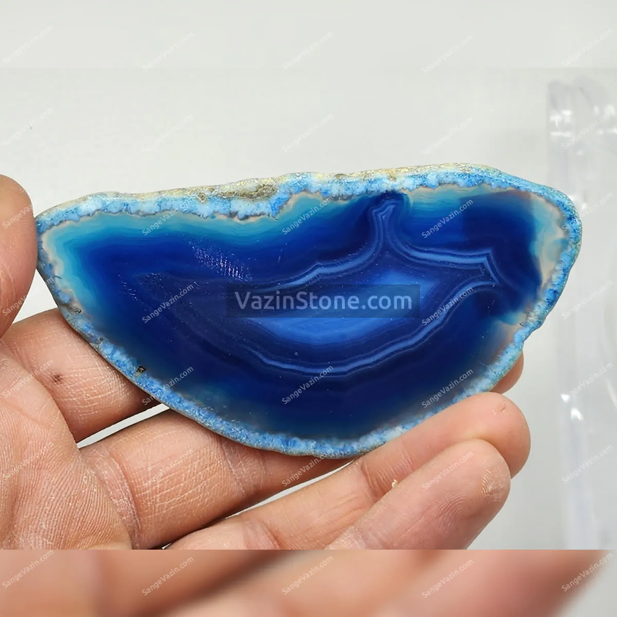 brazil blue agate - smile form - scale in hand comparison